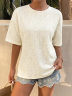 Camiseta casual con textura paisley refinada
