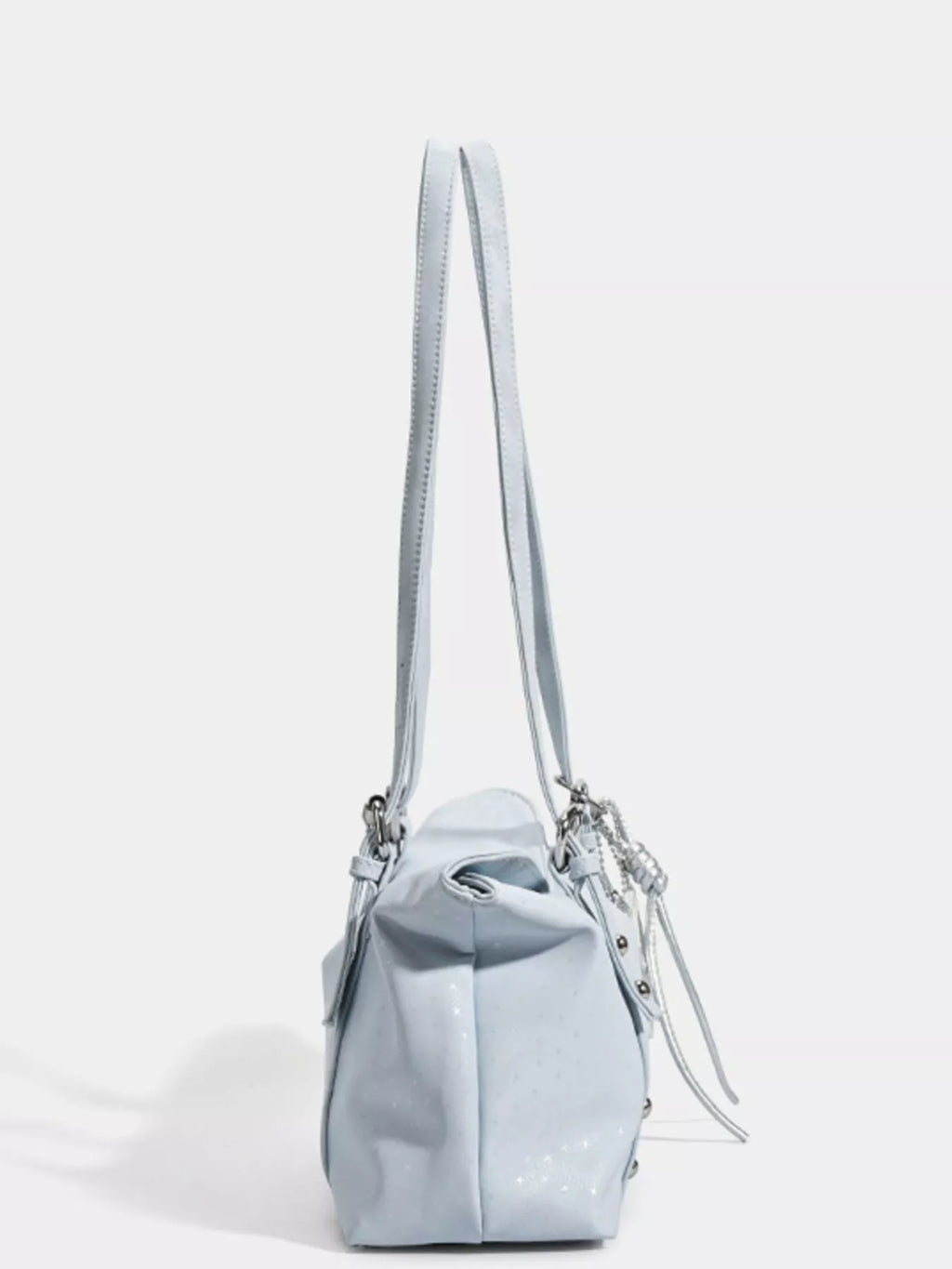 Bolso Elara de hombro en acabado piel con charm estelar