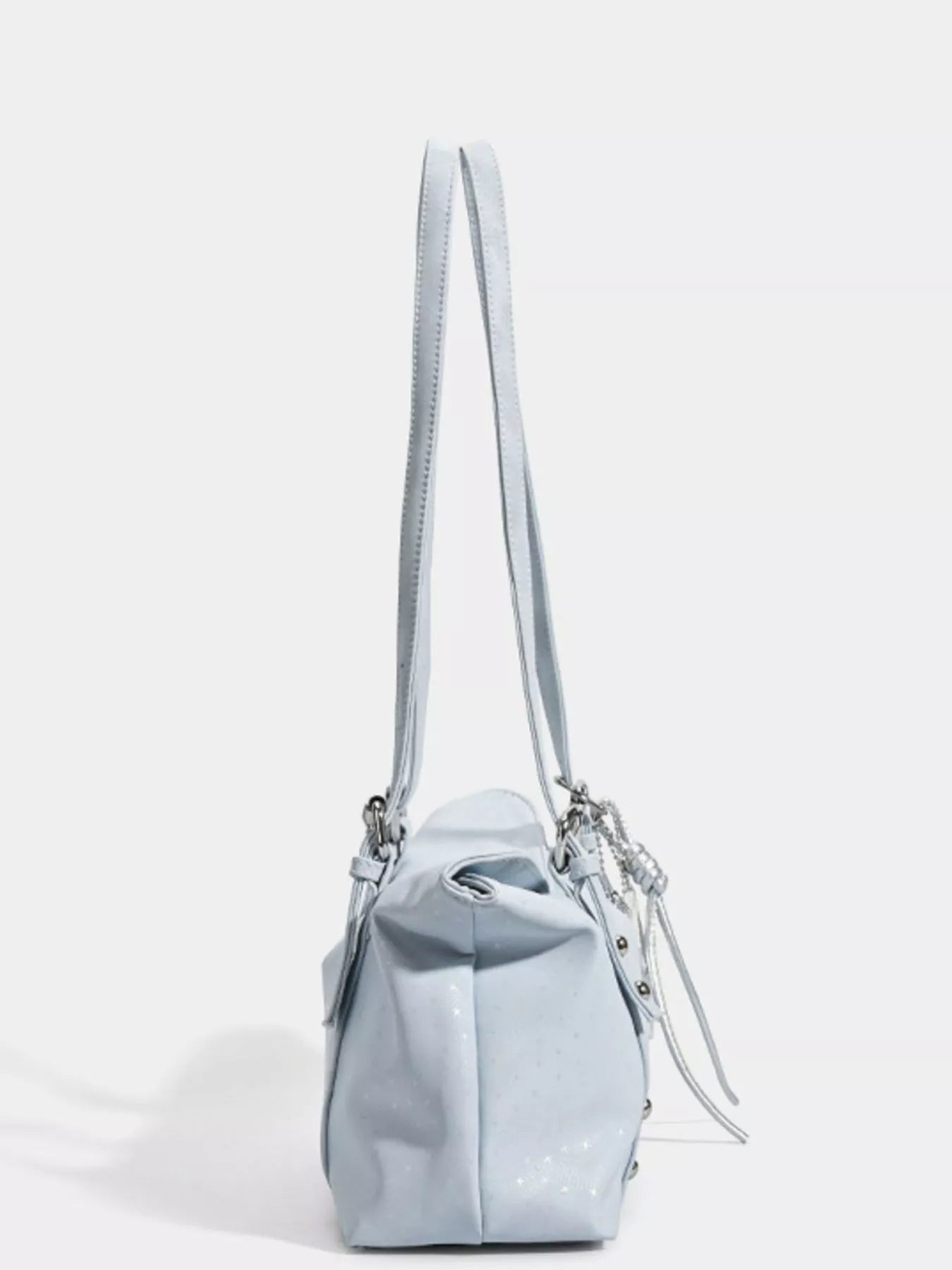 Bolso Elara de hombro en acabado piel con charm estelar